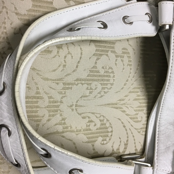 Kenneth Cole Large Shoulder Bag - Picture 3 of 7